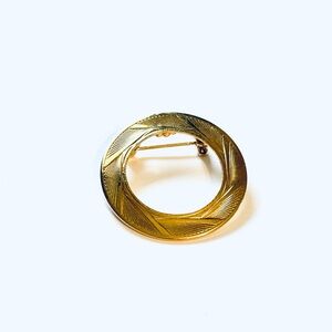 Elegant Gold Round Brooch, Minimalist Jewelry, Vintage Brooch